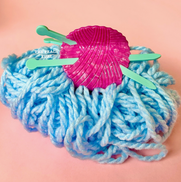 Acrylic Hair Claw - Yarn + Knitting Needles