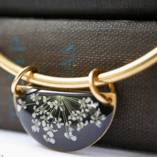 Flower Resin Necklace - Radiance Queen Anne's Lace