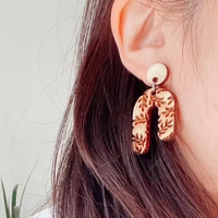 WOOD PLANT PATTERNED EARRINGS